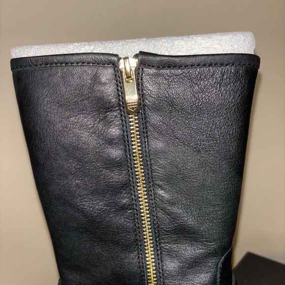 Black boots; gold hardware w/inside zipper; very nice & comfortable. - Picture 8 of 15